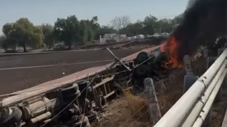 Tráiler volteado en la México-Querétaro HOY martes 28 de enero 2025
