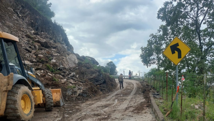 Derrumbe en Carretera de El Murciélago a San Pedro el Viejo Pinal de Amoles Querétaro