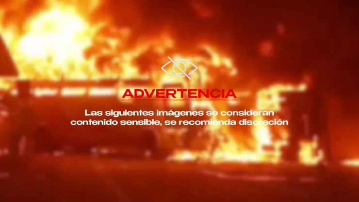 VIDEO ¡IMÁGENES FUERTES! Autobús de pasajeros se incendia y deja al menos 10 muertos tras accidente en India