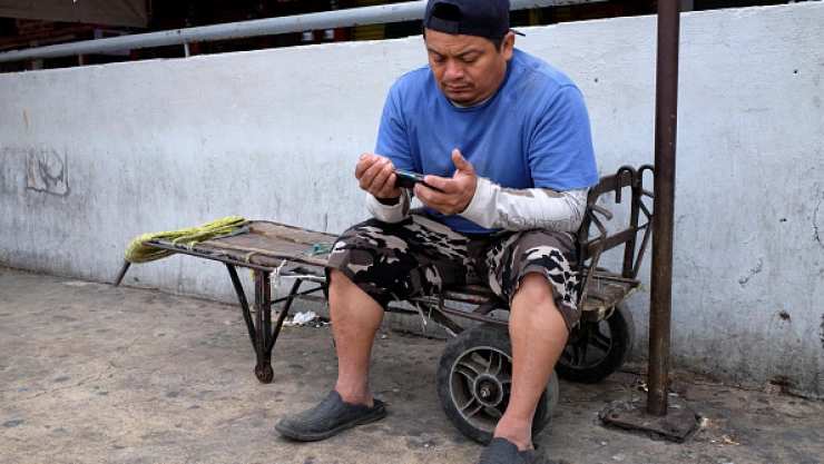 Una encuesta realizada por el IFT indicó que tres de cada 10 mexicanos con internet fijo revisan sus redes sociales cada 10 o 30 minutos durante el día