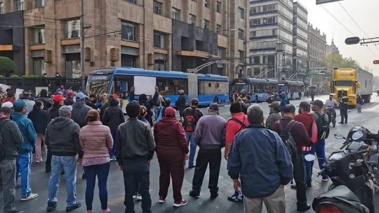 bloqueo_policia_auxiliar_Eje_Central1.jpg