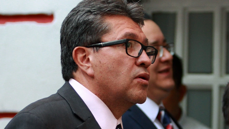 Ricardo Monreal llega a la casa de transición