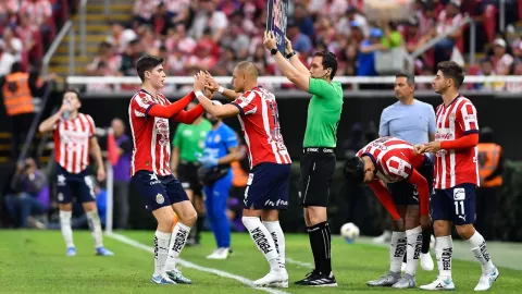 ¿Adiós a las estrellas? Estos jugadores de Chivas podrían salir para el Clausura 2025