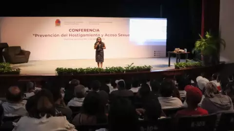 Realizan conferencia para la prevención del hostigamiento y acoso sexual al personal de la Comisión del Deporte