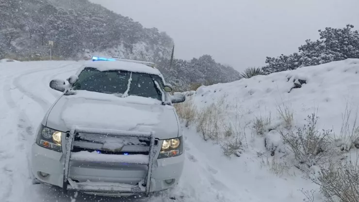 Por fuertes nevadas en Chihuahua y Sonora, cierran tránsito vehicular