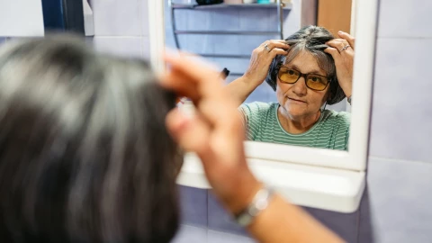 El truco casero para acabar en 3 días con las canas y sin teñir tu cabello