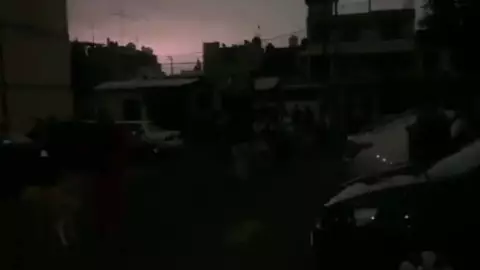 VIDEO Captan luces en el cielo durante el sismo en México