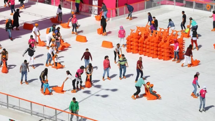 Pista de hielo en el Zócalo Capitalino.