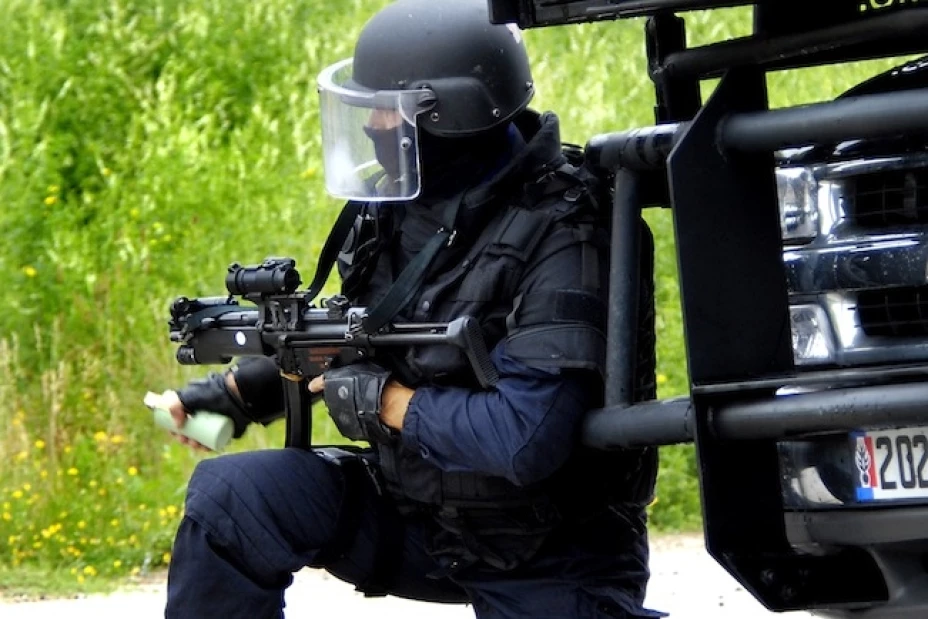 Elemento de la Gendarmería Nacional de Francia