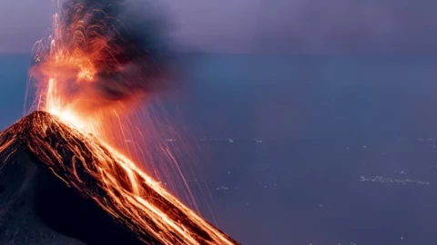 Alerta roja: el volcán Sakurajima entra en erupción masiva en Japón