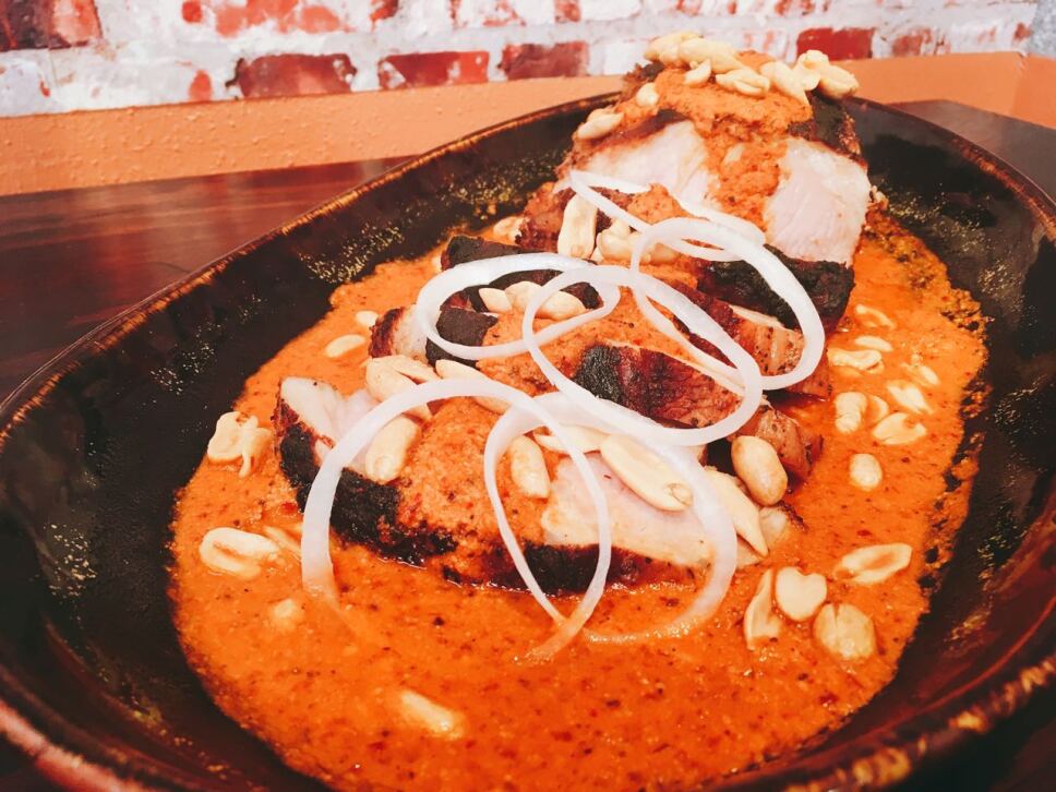 Cerdo encacahuatado, cocineros mexicanos