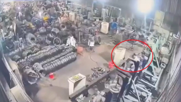 trabajadora muere atrapada en una máquina ROTATIVA dentro de una fábrica.jpg