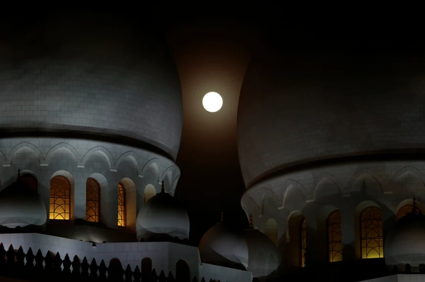 El eclipse lunar no será visible desde América del Norte ni desde la mayor parte del Pacífico y el próximo de tan larga duración tendrá lugar el año 2123.