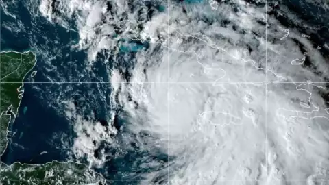 Cuba en alerta ante la llegada del huracán Rafael; podría tocar tierra como categoría 3.jpg