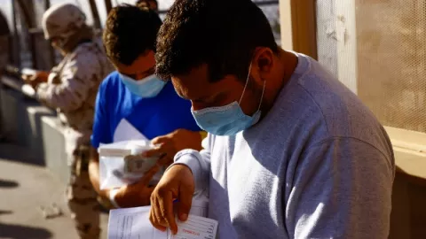 “Quédate en México”