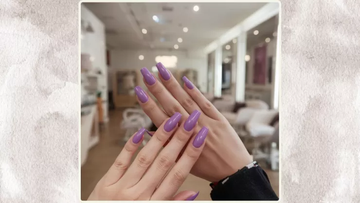 5 diseños de uñas en morado neón, casuales y modernas para ir a la oficina