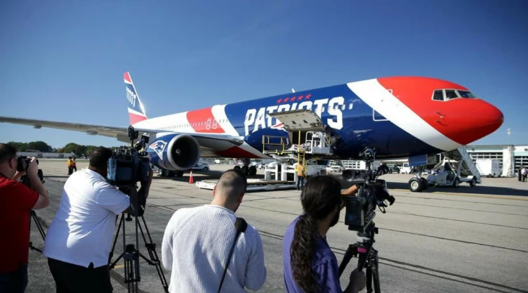 patriotas prestaron su avion a alumnos de parkland