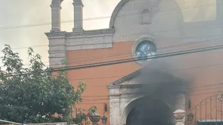 ¡Última hora! FUERTE INCENDIO consume templo en Morelia, Michoacán, hoy 27 de noviembre ¿Cuántos heridos hay.jpg