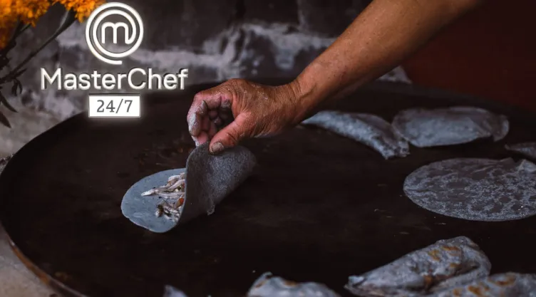 De dónde viene la masa azul como la que usó la Chef Isabel Carvajal para hacer sopes.