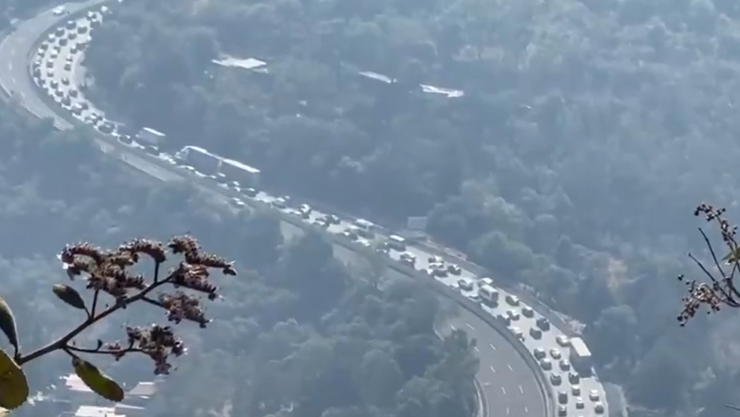 Autopista y carretera federal a Cuernavaca saturadas.