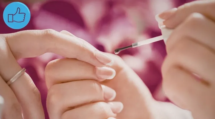 El diseño de uñas que será tendencia en febrero de 2026 y que contiene un detalle distintivo.jpg