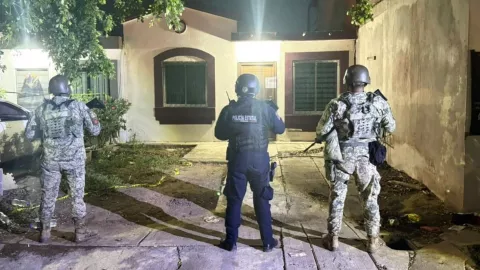 Catean domicilio en Urbivilla del Cedro, en Culiacán