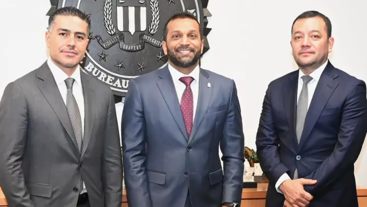 Harfuch se reúne con director de FBI