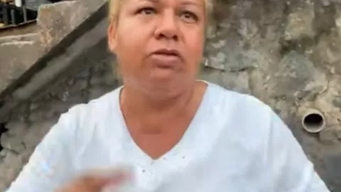 Mujer se enoja con su amante