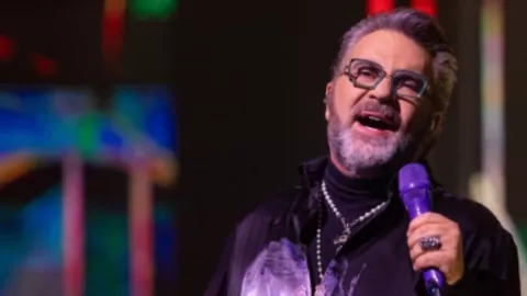 Famosa cantante mexicana revela que dejó ir al hombre que la amaba por estar enamorada de Mijares