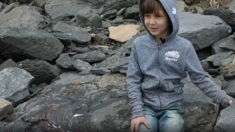 Dima Sirenko nino fosil.jpg