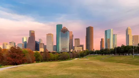 el impresionante skyline de Houston en un atardecer muy bonito