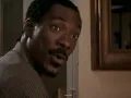 Te contamos por qué a Eddie Murphy lo atraparon con una chica trans y qué hacía con ella. (Escenas de la película ‘El negociador’ por Azteca 7)