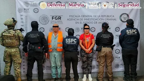 Detienen a mujer vinculada al CJNG y buscada por el FBI tras cateo en Jalisco