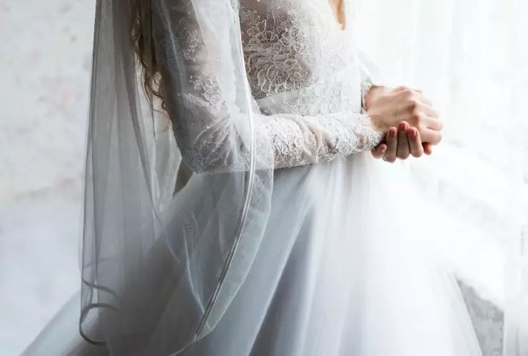 Mujer engaña a su esposo antes de la boda