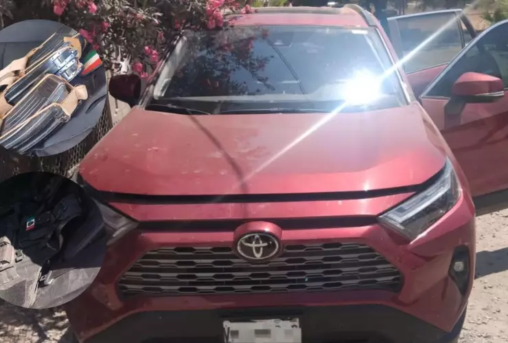 Recuperan auto robado en Villa Juárez; tenía municiones