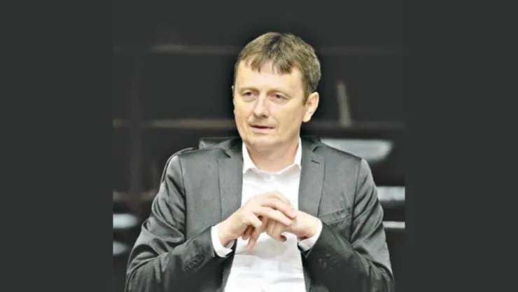 Foto del ministro de Inversiones Públicas de Serbia Darko Glišić