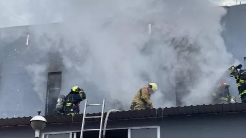 Confirman muerte de policía durante incendio de base regional en Guadalajara