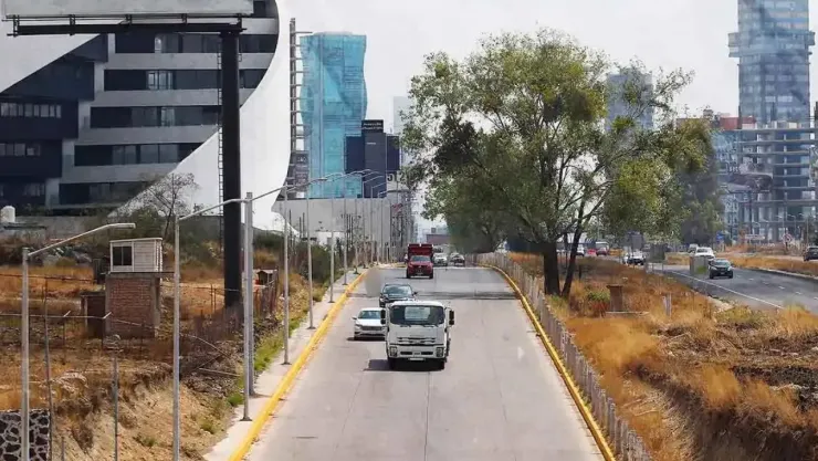 Hallazgo de un cuerpo generó fuerte movilización sobre la Vía Atlixcáyotl hoy; esto pasó