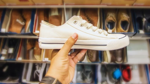 Tenis clásicos que siempre están en tendencia y tienes que tener en tu armario.