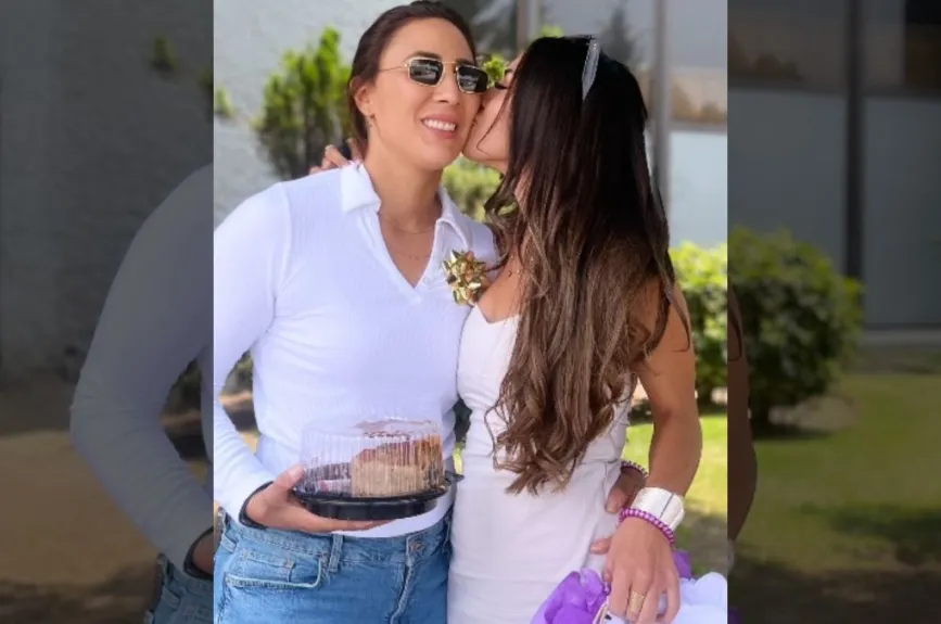 gloria y Paulette hacen oficial su relación (6).jpg