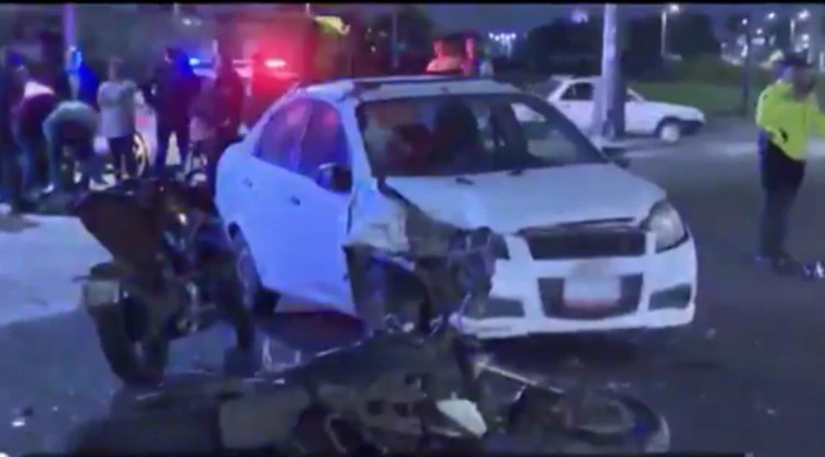 Hombre sale disparado tras chocar en Iztapalapa.