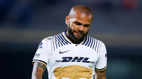 Detienen a Dani Alves por presunta agresión sexual