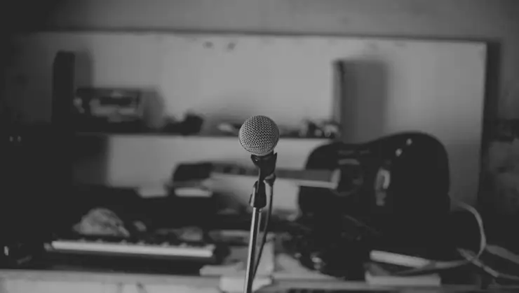 Muere cantante a los 26 años; fue atropellada usando un patín eléctrico