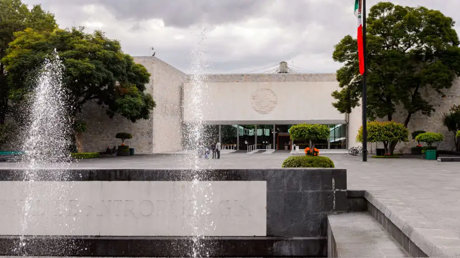 Entrada del Museo Nacional de Antropología.