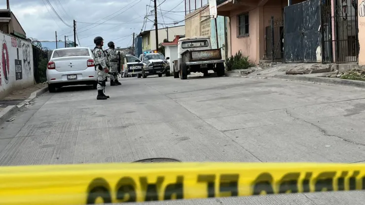 Un hombre fue asesinado a balazos dentro de departamentos en Tijuana