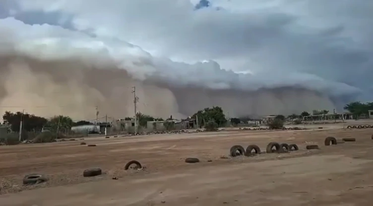 Tormenta de arena en Hermosillo, Sonora.