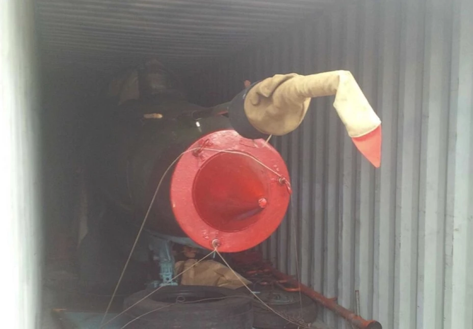 Imágenes distribuidas por Martinelli muestran los aparatos con ligeros amarres y rodeados de llantas