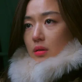 Song Yi sube junto a Lee Hwi Kyung a la rueda de la fortuna y esto afecta ciertamente a Min Joon, aunque a su vez ella se siente extraña, como si estuvieran conectados.