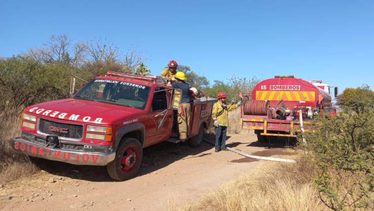Se registra incendio en pastizal del cerro Tres Cruces en San Miguel de Allende, 12 de abril 2025.png