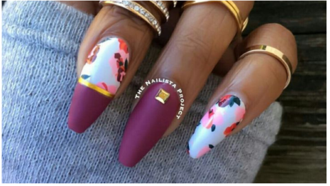 uñas buchonas doradas elegantes costosas